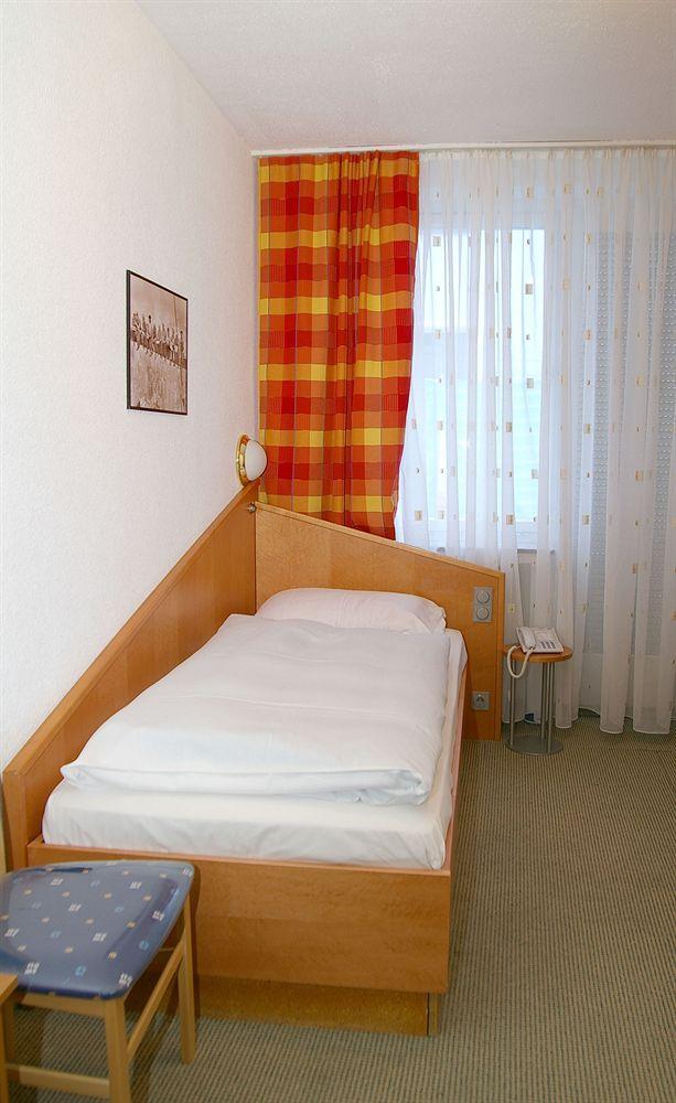 Hotel Paris Dusseldorf Bagian luar foto