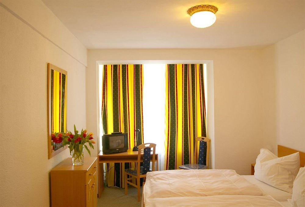 Hotel Paris Dusseldorf Bagian luar foto