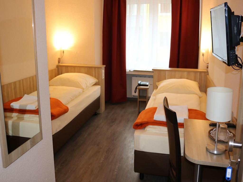 Hotel Paris Dusseldorf Bagian luar foto