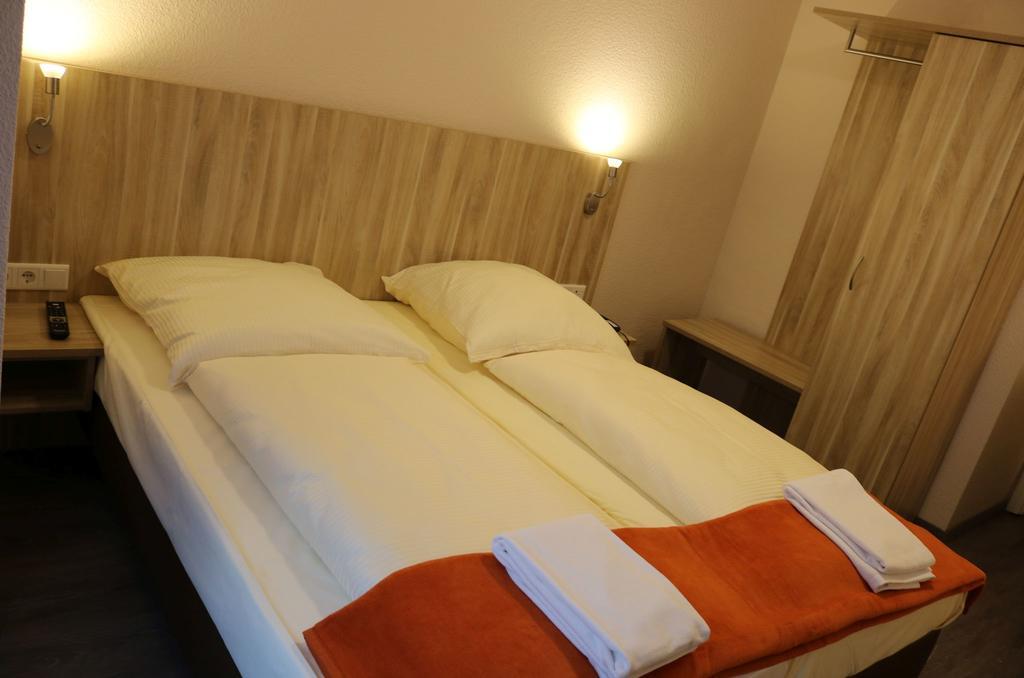 Hotel Paris Dusseldorf Bagian luar foto