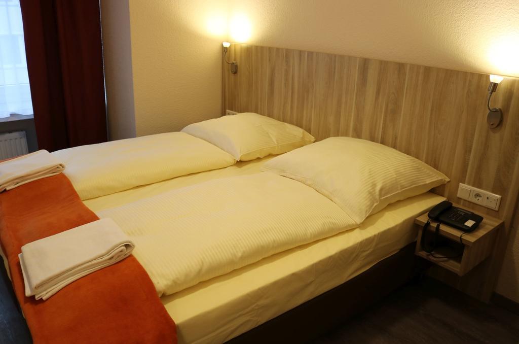 Hotel Paris Dusseldorf Bagian luar foto