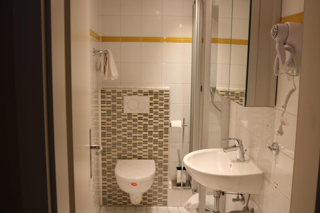 Hotel Paris Dusseldorf Bagian luar foto