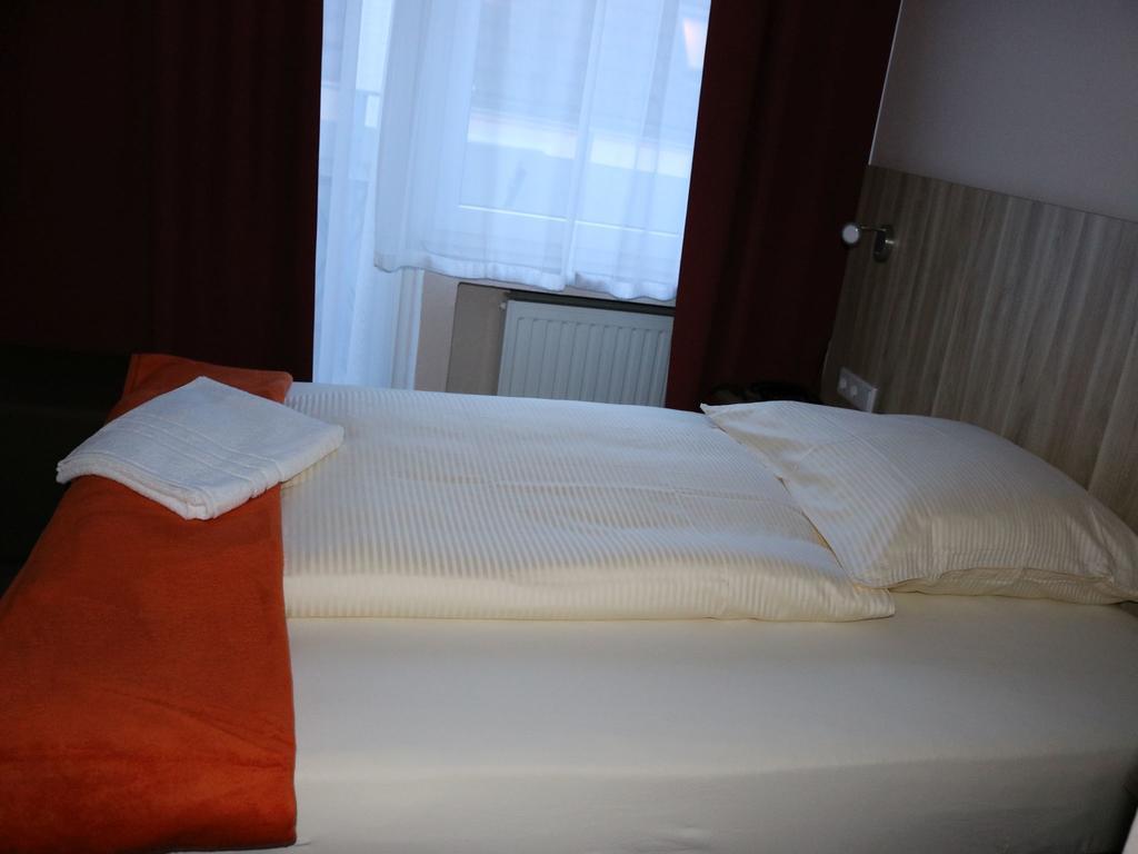 Hotel Paris Dusseldorf Bagian luar foto