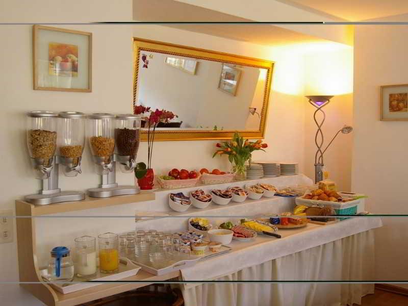 Hotel Paris Dusseldorf Bagian luar foto