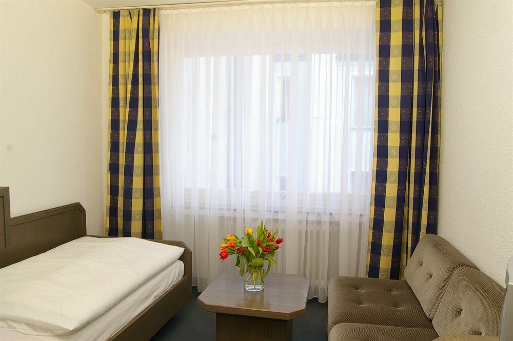 Hotel Paris Dusseldorf Bagian luar foto