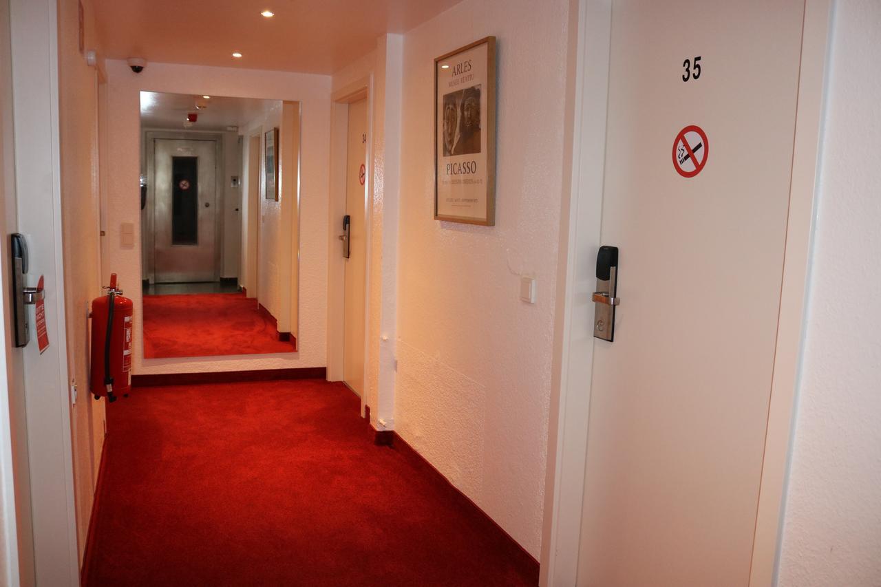 Hotel Paris Dusseldorf Bagian luar foto